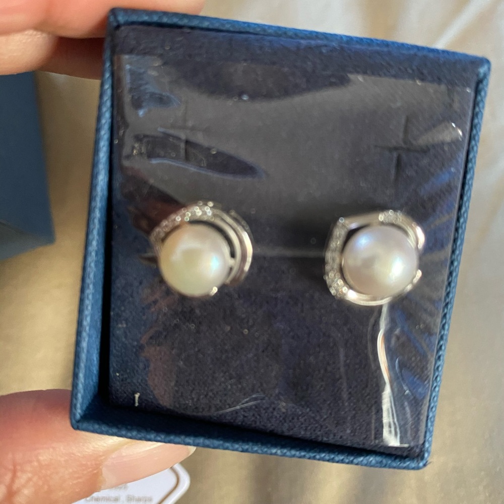 Pearl earrings
